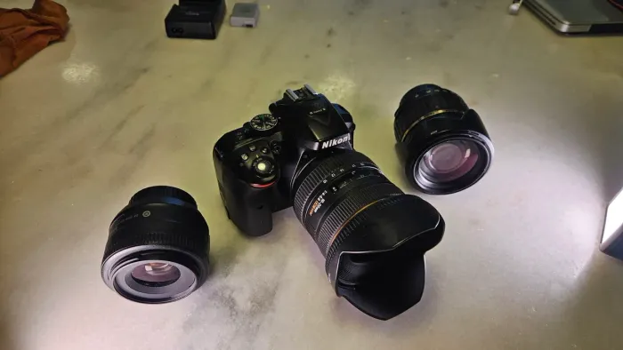Câmera nikon d5300 com 3 lentes 