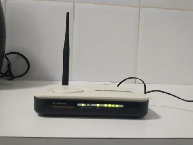 Roteador TP-LINK Wireless 4 Portas 54mbps TL-WR340G para Conexão Internet Banda Larga