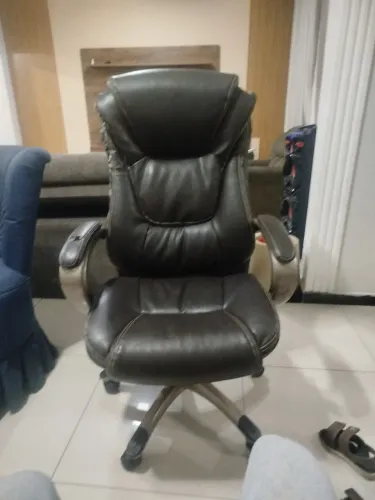 Cadeira  giratória Presidente marron ( amortecedor funcionado certinho ) 