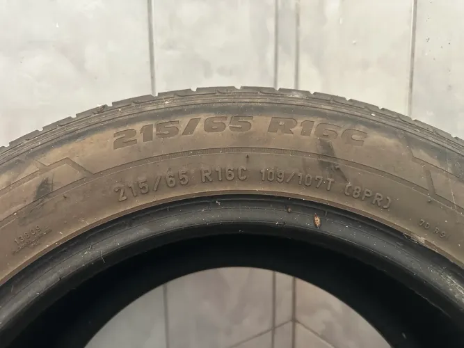 2 Pneus 215/65/16C 80% borracha zap * R$ 600.00