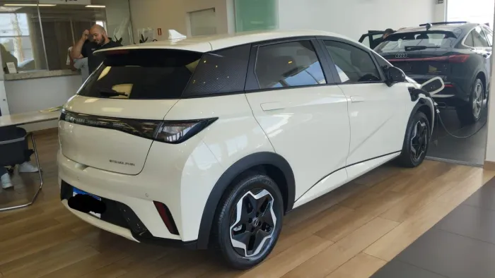 BYD Dolphin EV (Elétrico) 2025