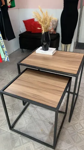 2 mesas tanto para arrumação de festa como para loja de roupa 