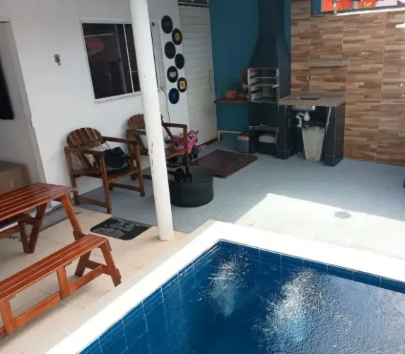 Vende se casa com piscina condomínio