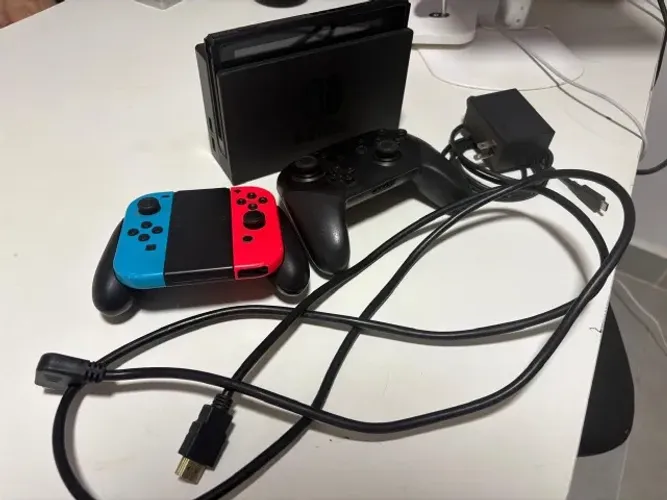 Nintendo Switch I V2 em perfeito estado de conservação. Adquirido em 2022, único dono