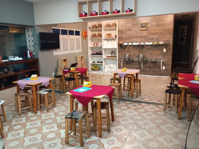 Mesa c/ cadeiras