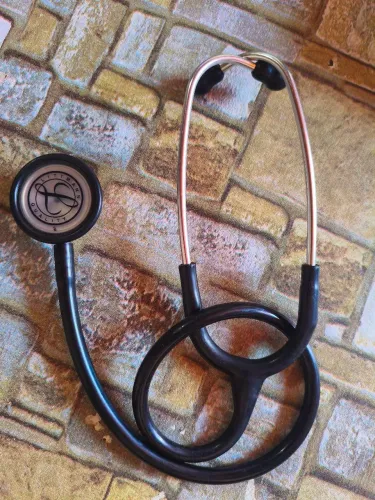 Estetoscópio 3M Littmann Classic III, 350,00