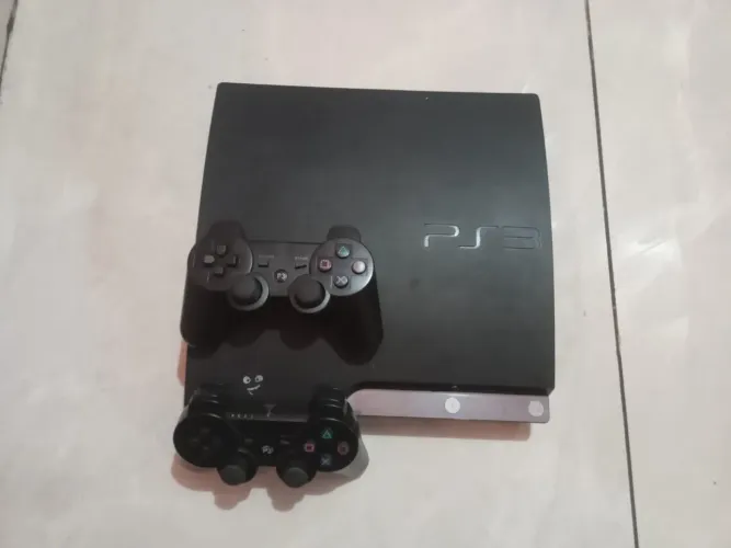 PS3 Slim Desbloqueado 250GB HEN + 2 Controles Originais + 20 Jogos Instalados