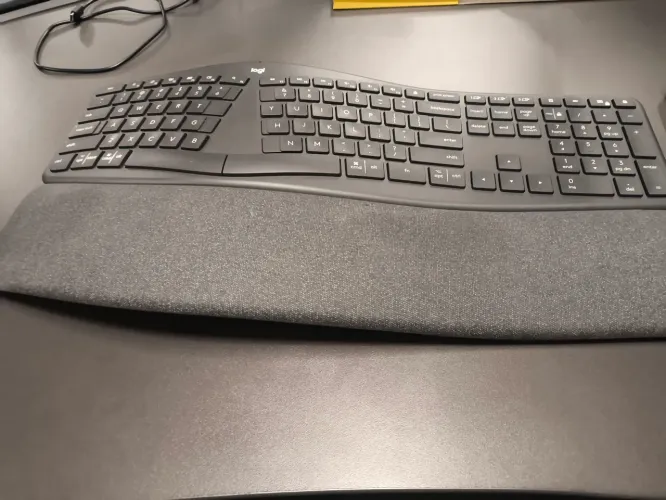 Teclado Logitech Ergo sem fio - até 3 dispositivos