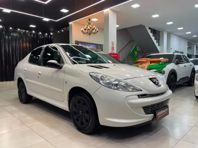 Peugeot 207 Sedan Passion XR 1.4 Flex 8V 4P 2013
