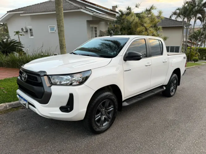Toyota Hilux CD SR 4X4 2.8 TDI Diesel Aut. 2025