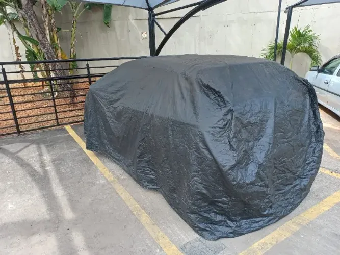 Capa de cobrir carro - usada, couro ecológico, forro aveludado, UV