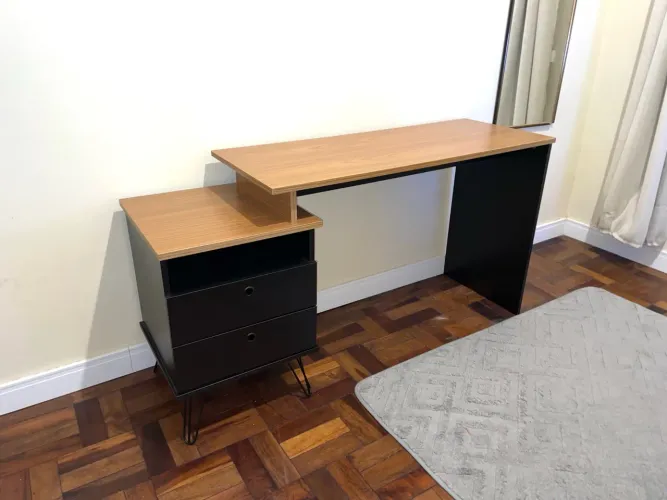 Escrivaninha de escritório Artany 2 gavetas cor Feijó e preto