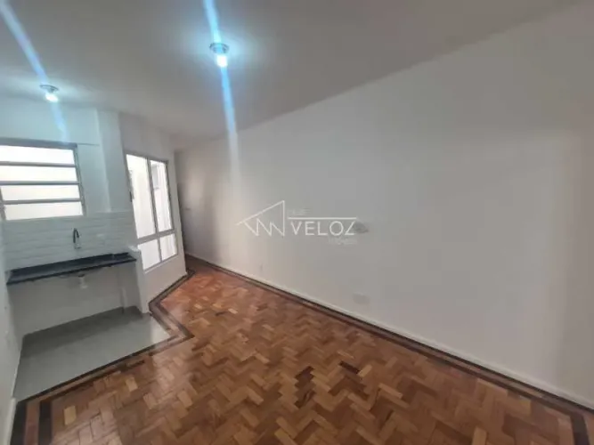 Apartamento : / Residencial / Glória