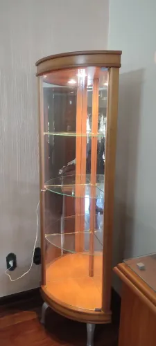 Vitrine / Cristaleira de canto com iluminação