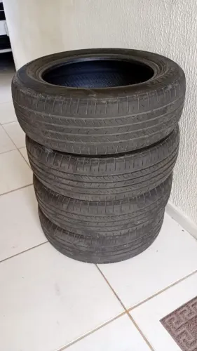 Pneus 185/60 R15 quase novo só vendo os 4