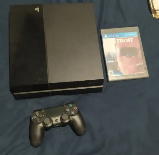 PS4 C/ 1 controle e 1 jogo (Usado)