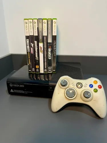 XBOX 360 SUPER SLIM