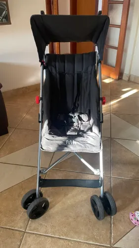 Carrinho de bebê guarda-chuva