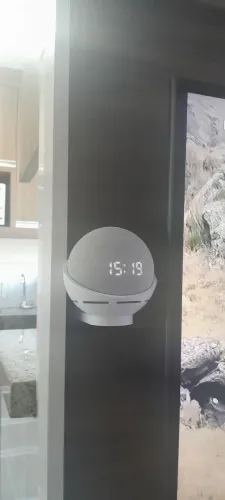 Echo dot 4 ...com relógio...seminova