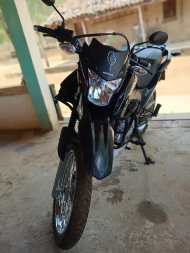 Vende-se moto tipo Bros 160 perfeito estado de conservação apenas 9.000 km rodados