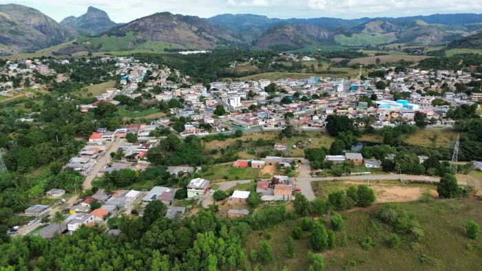Vendo ou alugo um terreno em Cariacica sede, loteamento morada dos lagos bairro prolar