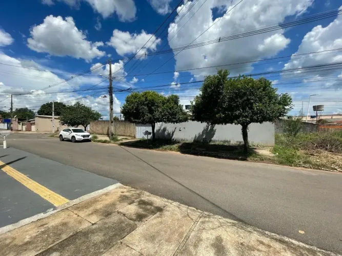 Lote/Barracão a venda de esquina 349m² St. Sitio Santa Luzia Aparecida de Goiânia - GO.