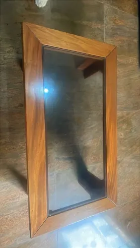 Vendo a melhor mesinha de centro de madeira maçiça tem que retirar novinha