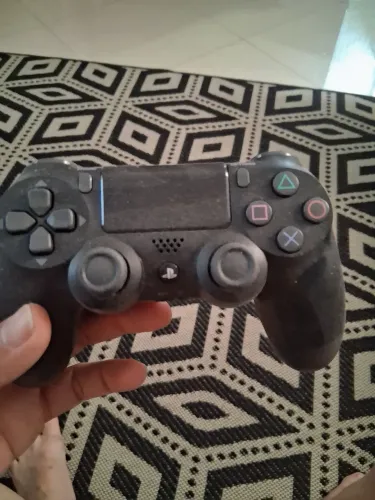 Console de PlayStation 4 original na caixa
