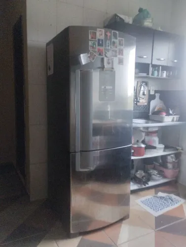 Vende-se geladeira / Fone para informações: *56