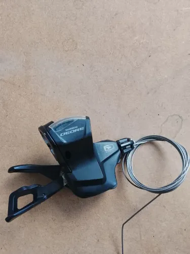 Alavanca Shimano Deore, 10 velocidades, lado direito. 