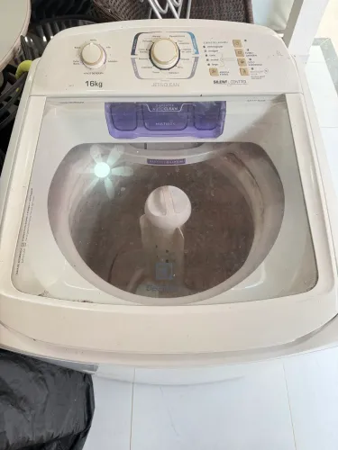Máquina de lavar roupa para retirada de peça