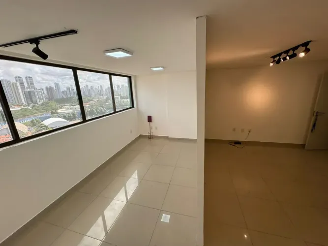 Vendo Sala Comercial 32m² no Derby | Sala Comercial no Empresarial Renato Dias