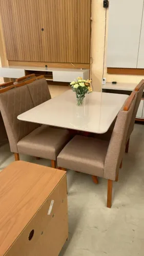 Conjunto De Mesa 4 Lugares Madeira Maciça Cor Amendoas/Off White - Em Promoção
