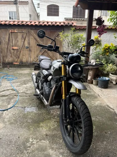 Triumph 400x 19.500 moto de leilão