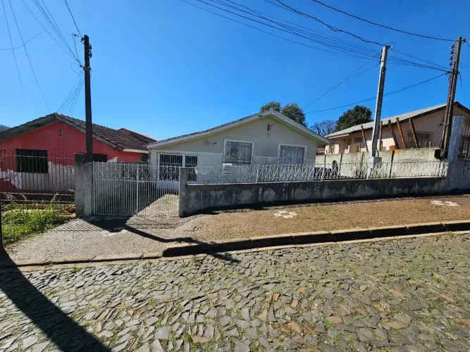 Residencia reformada , com amplo lote e otima localziacoa no Contorno !!
