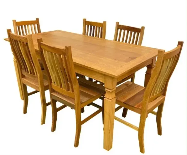 Mesa de jantar com 6 cadeiras de madeira de devolução (1,80 x 1,0)