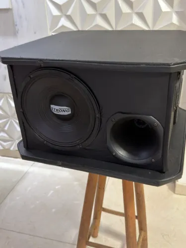 Caixa de som automotiva Sturdy