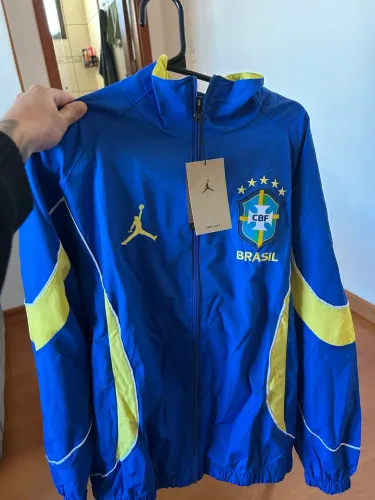 Vendo jaqueta Nike x Jordan da seleção brasileira tamanho P