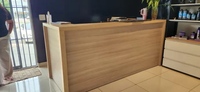 BALCÃO ÚNICO DOIS MESES DE USO ZERO *