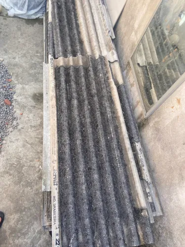 Vendo 50 telhas de Eternit 600 reais preço a combinar