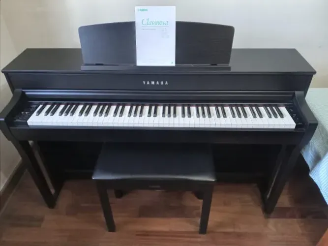 Piano digital Yamaha Clavinova CLP 745B