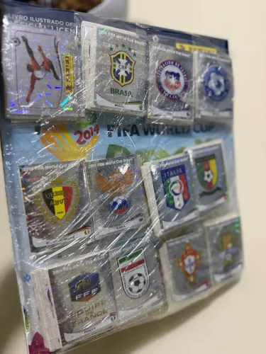Álbum 2014 completo com figurinhas soltas para colar