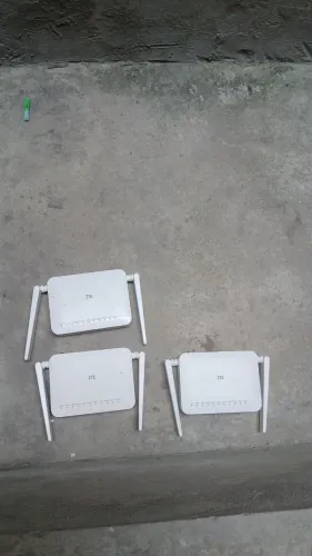 4 roteadores/ONTS da marca ZTE