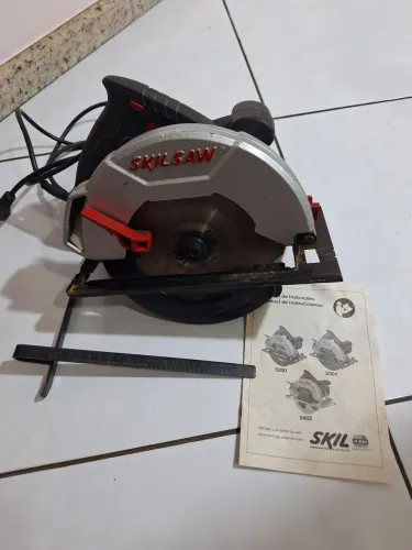 vendo uma serra circular em perfeito estado com disco