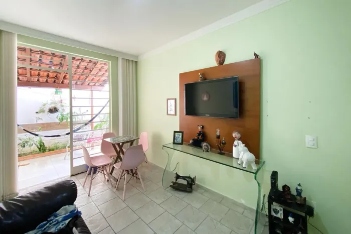 Apartamento à Venda - Sagrada Família, 2 Quartos, 62 m2