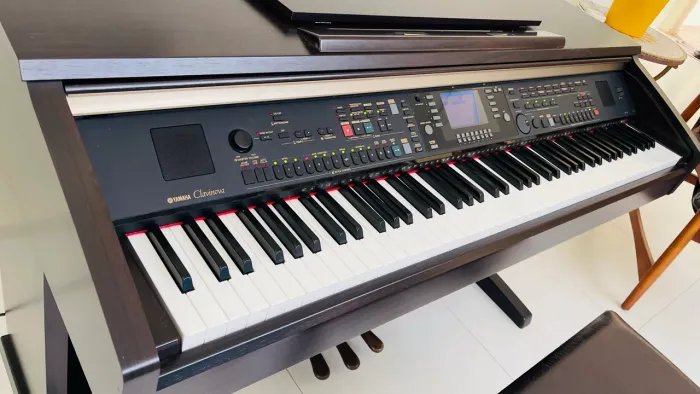 Piano digital Yamaha Clavinova CVP 301