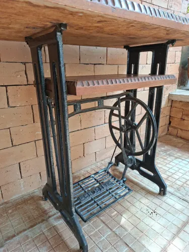 Mesa pé de máquina