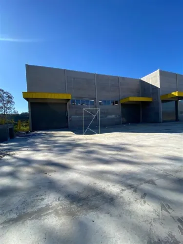 Destak Imóveis vende: Pavilhão com 16 banheiros, com habite-se, pé dir