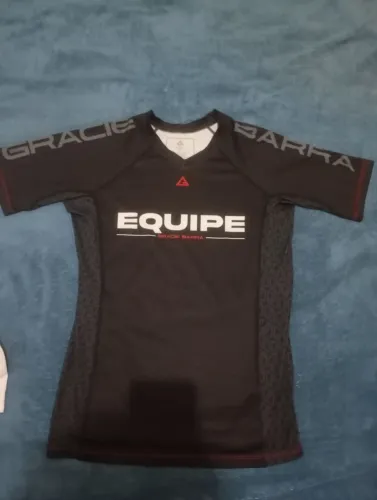 Rashguard feminina oficial Gracie Barra jiu-jitsu