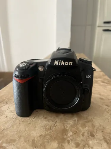 Nikon D90